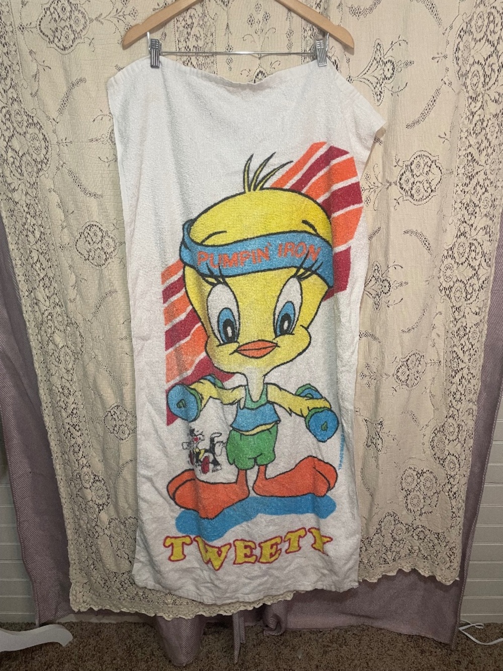 Warner Bros. Looney Tunes: 80s beach towel with tweety bird